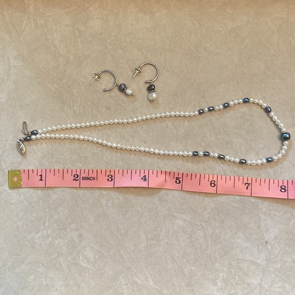 Sterling silver Black & White freshwater pearls necklace - Picture 2 of 3